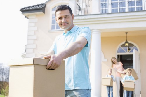 Secure mobile self storage process in Customhouse for home and business use
